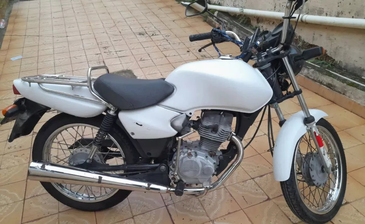Veículo HONDA CG 125 FAN JOB KS HONDA CG 125 FAN JOB KS 2005 Amarela 2005 em leilão