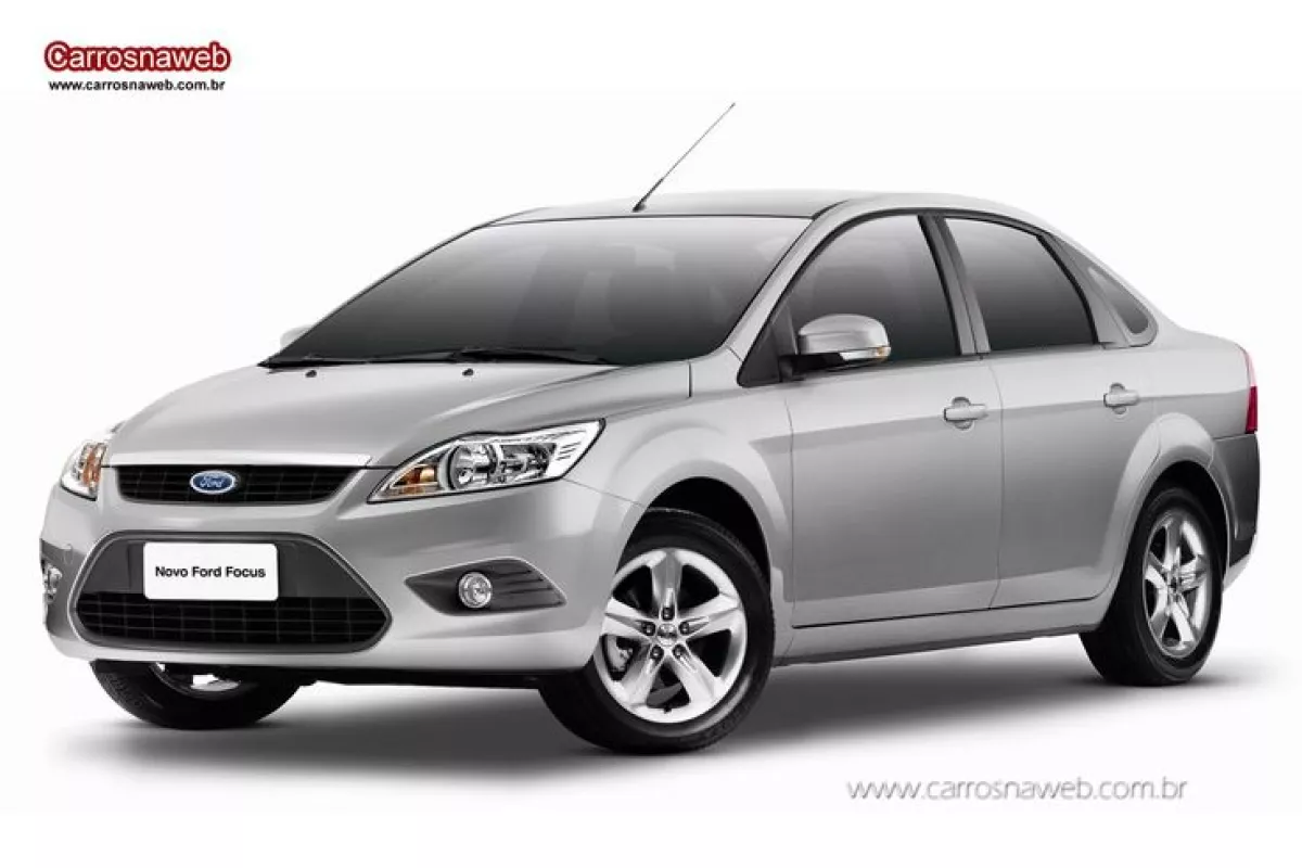 FOCUS SEDAN