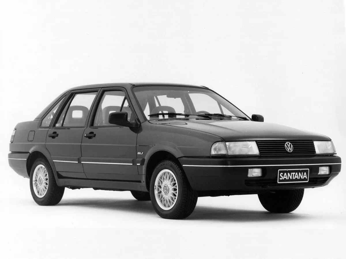 VW SANTANA 2000 MI