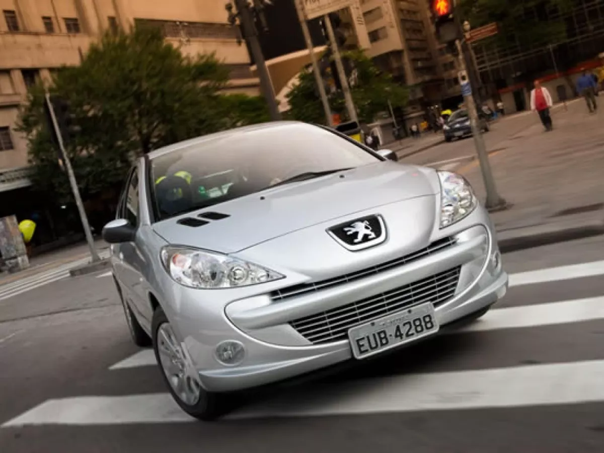 PEUGEOT 207HB XR S